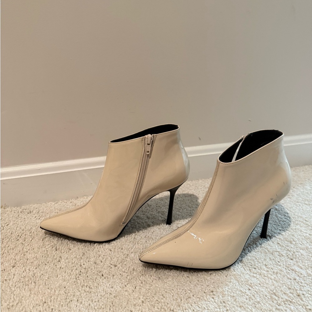 🤍 Steve Madden Ivory Patent Ankle Booties – Pointed Toe Stiletto (Size 8)